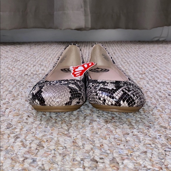 NWOB Fergalicious by Fergie Reptile Faux Snakeskin Women’s Ballet Flats Shoes - Picture 9 of 10